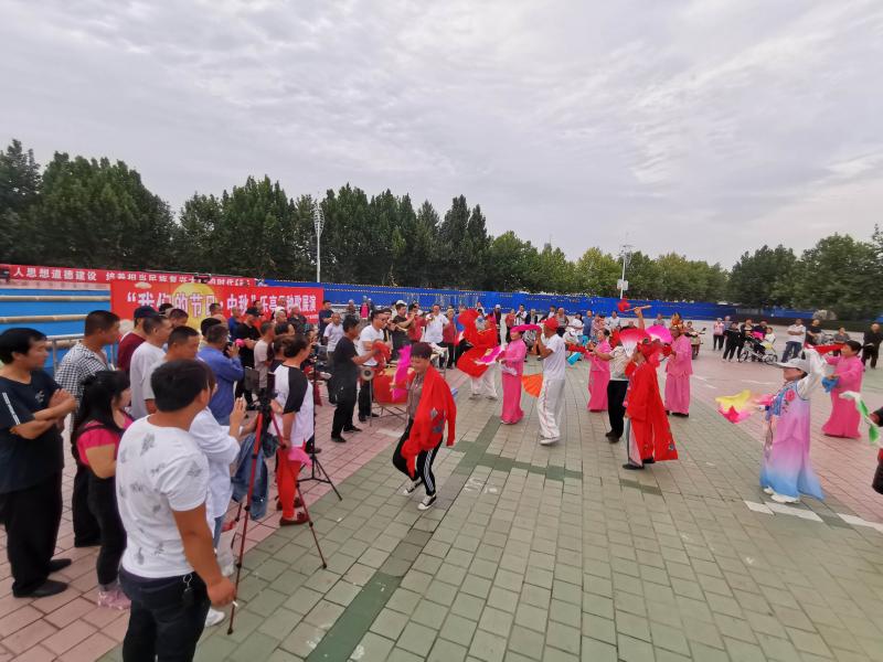青春广场乐亭地秧歌演出.jpg