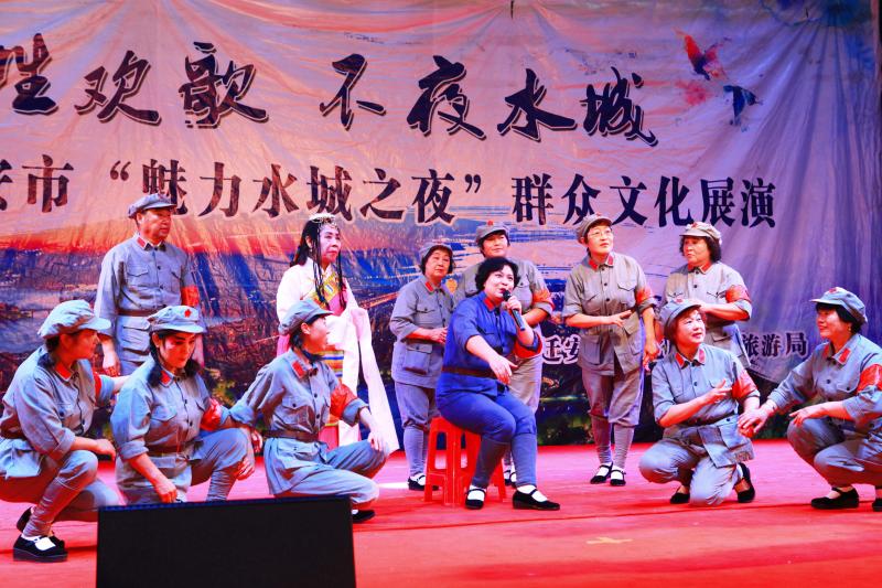 老年大学公益剧场分校表演戏曲《小酸枣》.jpg