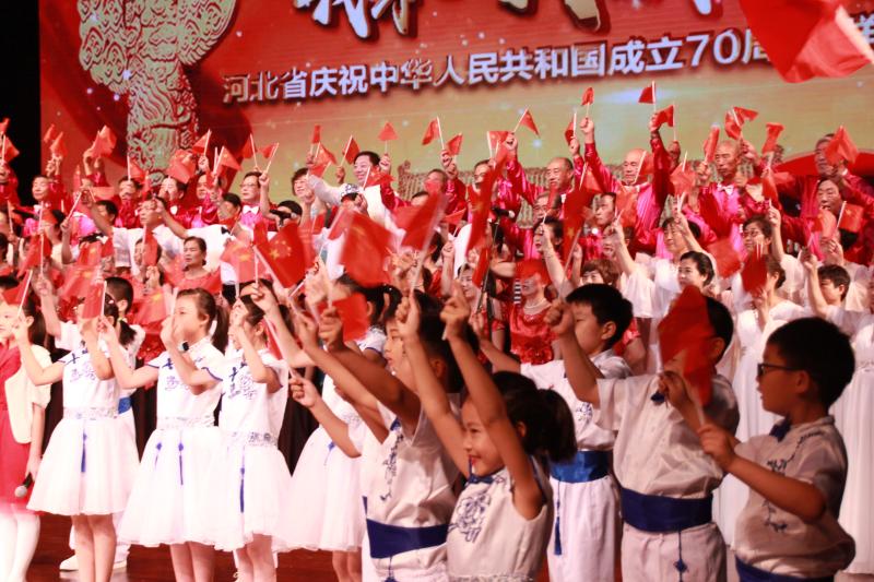 秋韵合唱团开场演唱《歌唱祖国》图片.jpg