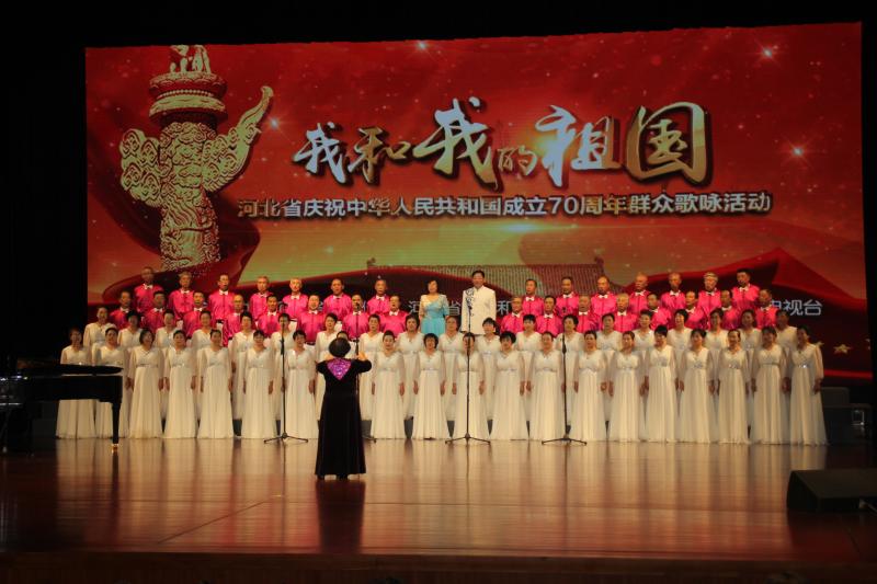 秋韵合唱团现场演唱混声合唱歌曲《祖国颂》.jpg
