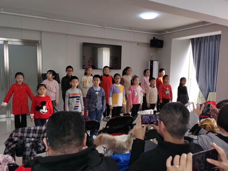 少年声乐班展示演唱《桃花又开放》.jpg