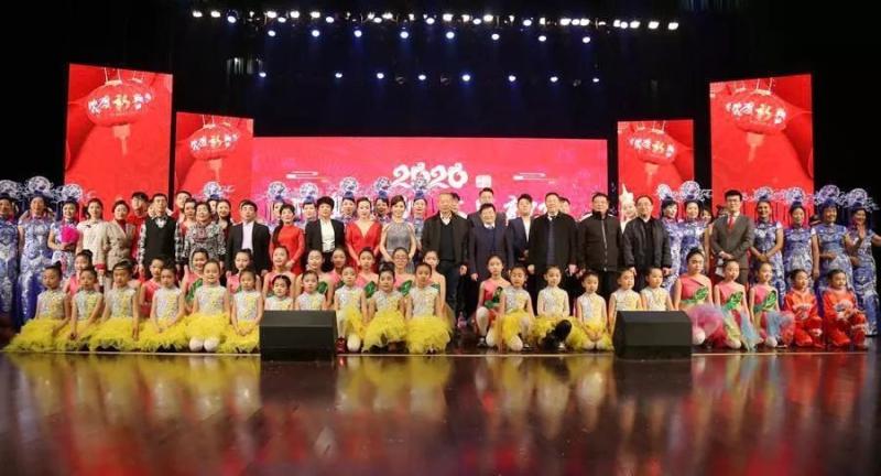 1.开发区举办2020年迎新春文艺汇演.jpg
