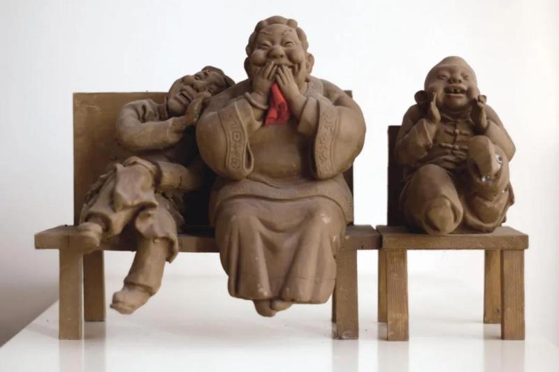 泥塑 《瞧这一家子》 张立红.jpg