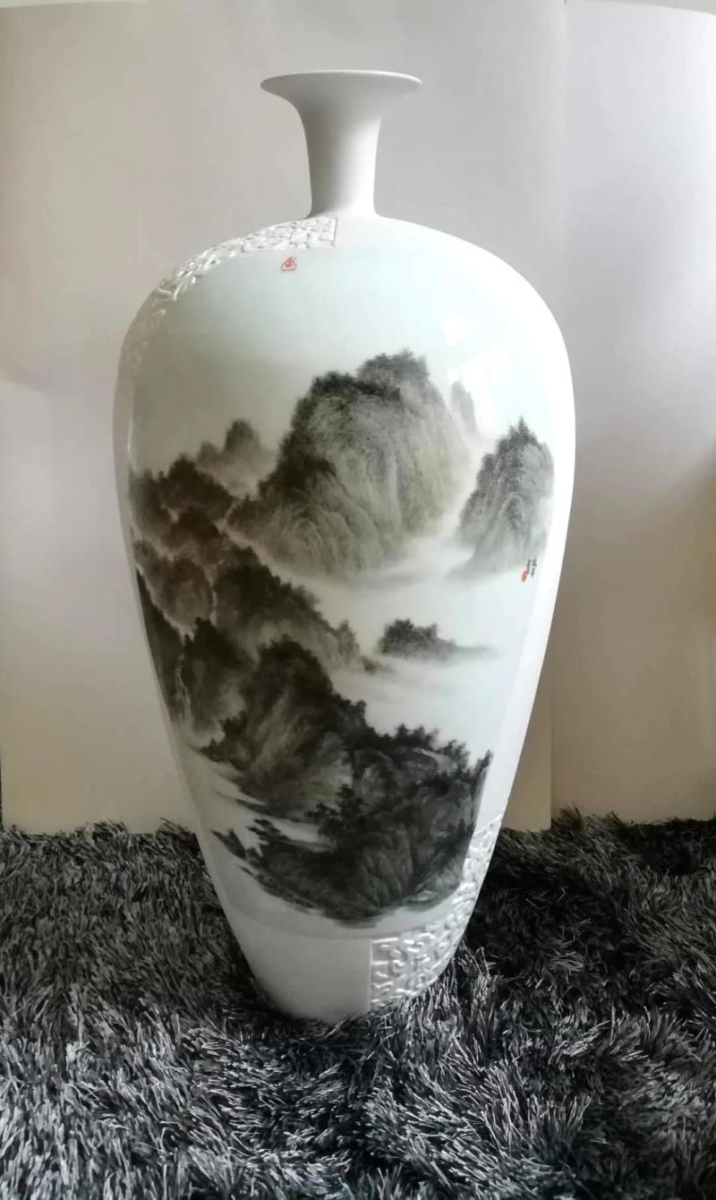 梅瓶新彩《清流自绕崖》鲁泉平.jpg