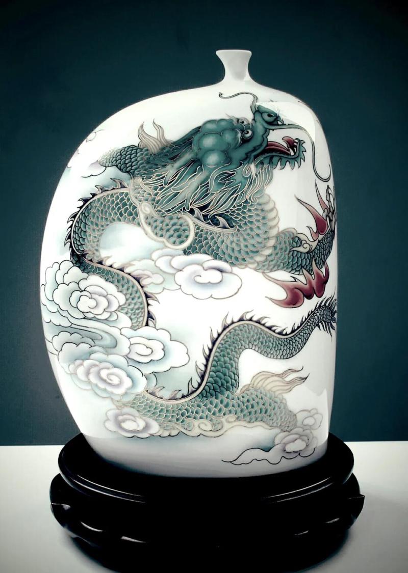 山水瓶《金龙舞东方》.jpg